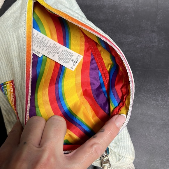 Levi’s Denim PRIDE 🏳️‍🌈 Fanny pack! - Picture 15 of 17